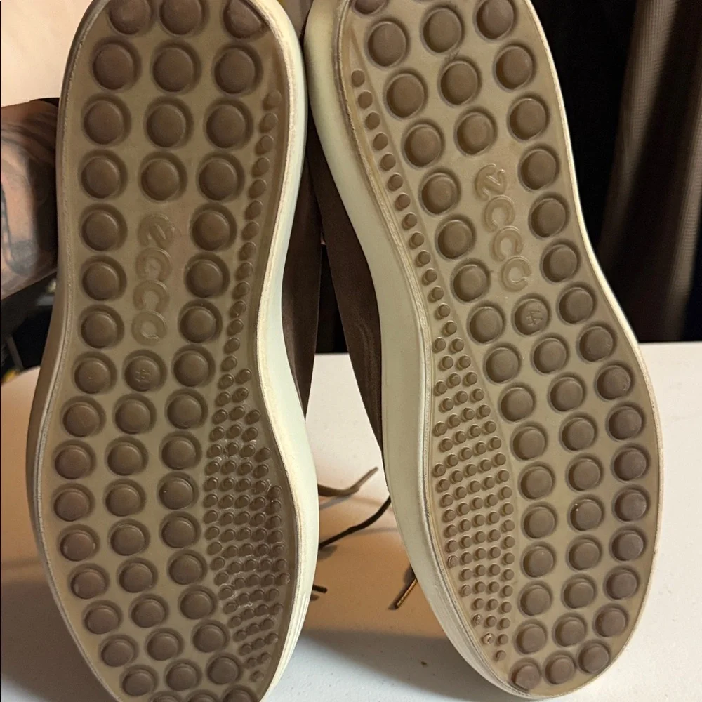 Ecco elegant brown